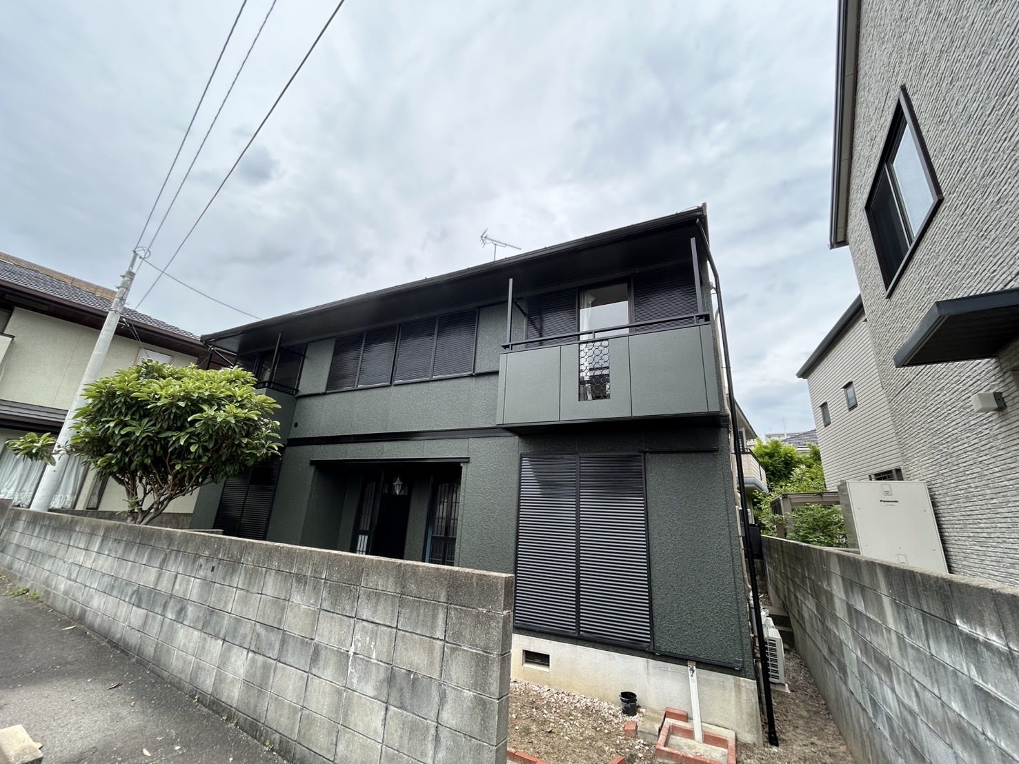 【施工事例】福岡市早良区で外壁塗装｜ベージュから落ち着いた濃いグリーンへ塗り替え