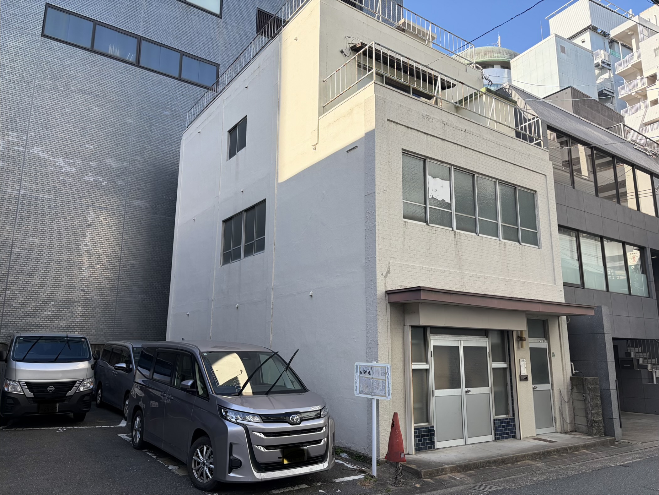 【福岡市 外壁塗装】ビルの塗り替え見積りのため現地調査に行ってきました｜color life